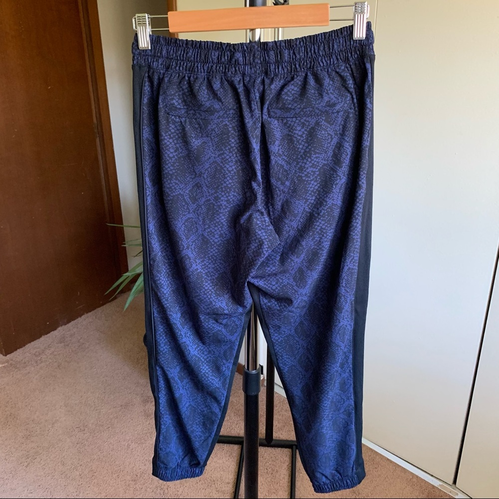 Athleta Brooklyn Jogger Blue Python Snake Size 2 … - image 4